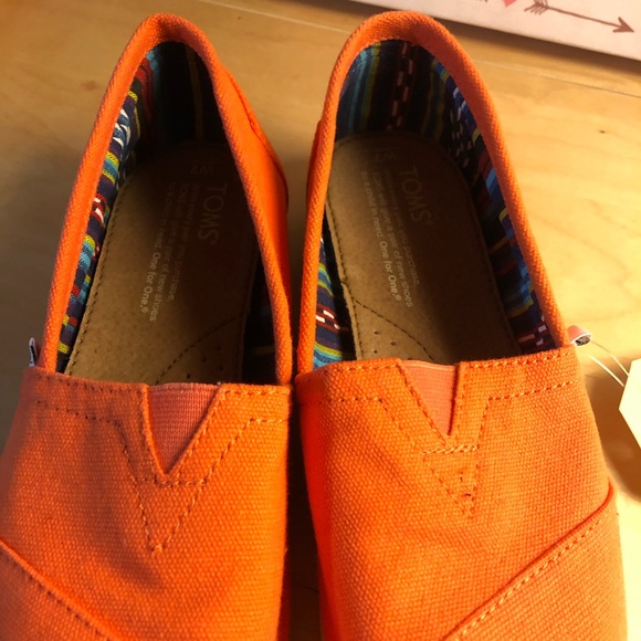 TOMS - Picture 6 of 7